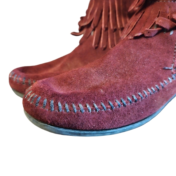MINNETONKA Mocasin shoe Burgundy color size 6 1/2. - Picture 4 of 8